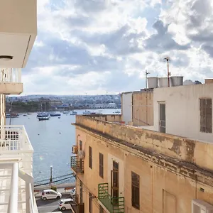 Seaside View Close To Ferries By Jl , Sliema Malta