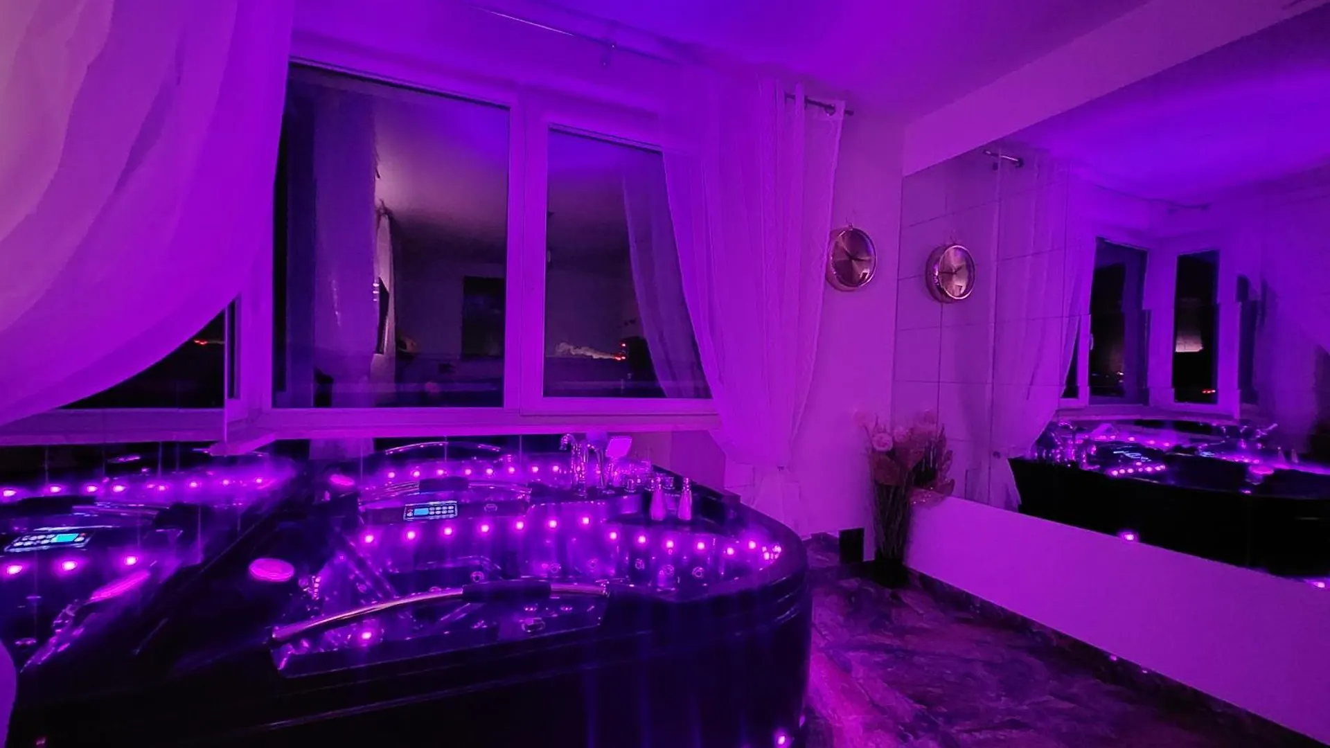 Gdansk By The Sea - Prestige Home Spa Apartments With A Luxurious Jacuzzi, Sauna And An Exclusive Massage Chair Available In One Of The Apartments!