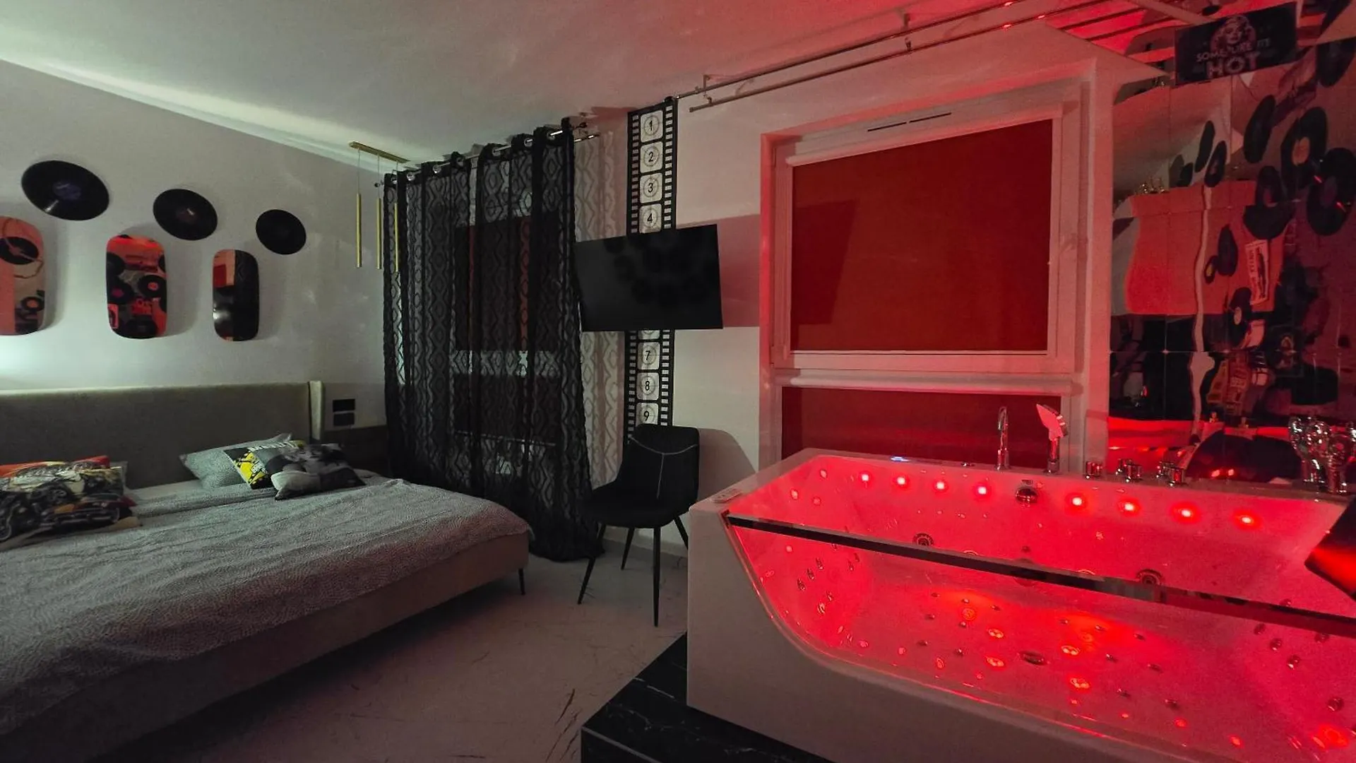 Gdansk By The Sea - Prestige Home Spa Apartments With A Luxurious Jacuzzi, Sauna And An Exclusive Massage Chair Available In One Of The Apartments! 0*,